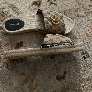 Gucci Sandals sz 38 worn twice with Box